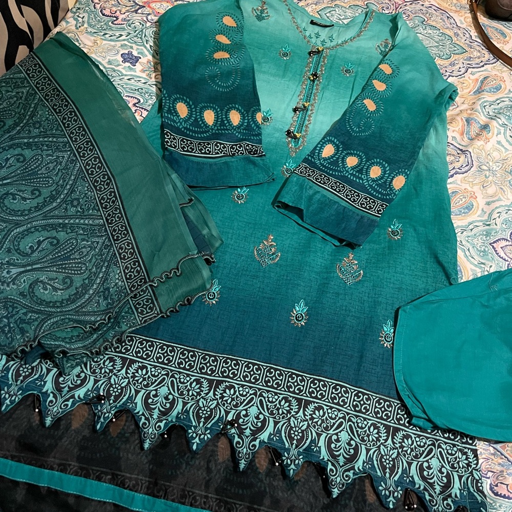 Lawn Salwar Kameez bust 44